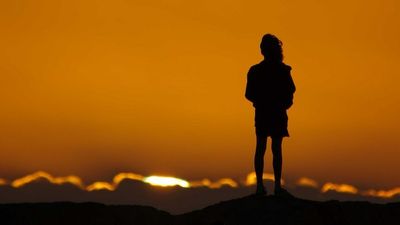Perth smashes heat record, recording fifth consecutive day over 40C, with another scorcher forecast for Sunday