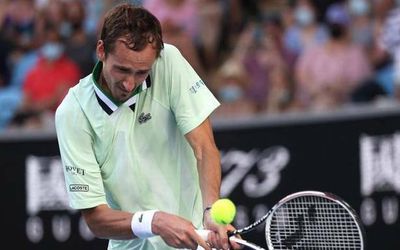 Australian Open 2022 | Daniil Medvedev wins over crowd in win over Dutch opponent