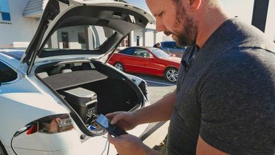 This 3.5-kWh Portable Battery Helped Stranded Model S Move Again