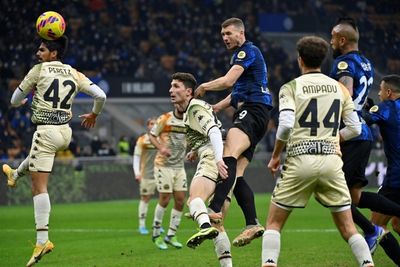 Dzeko strikes late to save Inter against Venezia
