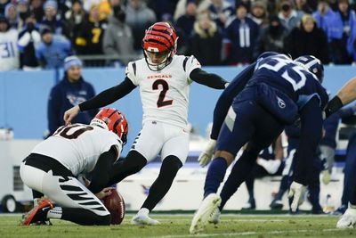 Bengals’ radio booth nails call of field goal that bounced Titans