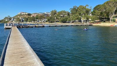 Man's body pulled from Perth's Swan River after he disappeared while crabbing with family at Bicton