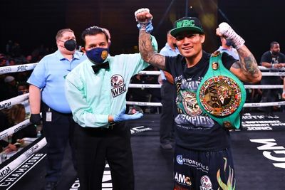 Filipino Magsayo captures WBC featherweight title