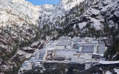 Jammu-Srinagar NH closed; helicopter service to Vaishno Devi suspended amid snowfall