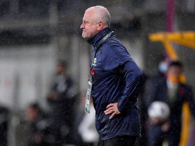 Roos coach Arnold tests positive for COVID