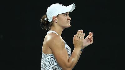 Ash Barty moves through to Australian Open quarterfinals with straight-sets win over Amanda Anisimova