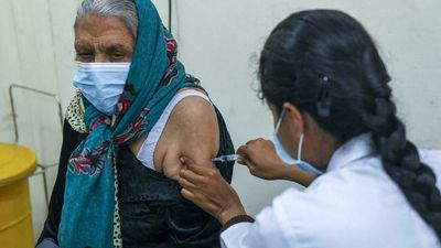 Indian drugmaker offers 'safe and tolerable' Omicron vaccine