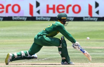 De Kock hits century as South Africa seek clean sweep