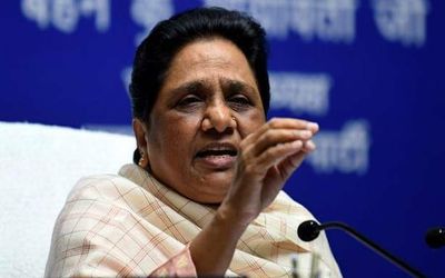 Uttar Pradesh polls | Mayawati takes a dig at Priyanka over CM face
