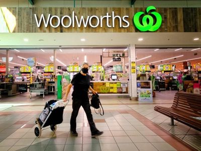 Victorian govt finds supermarket staff