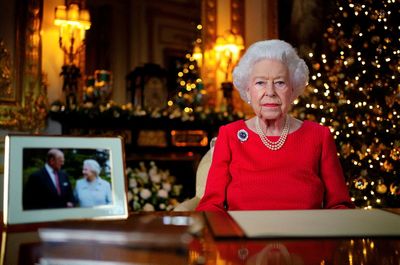 Queen Elizabeth flies to Sandringham after COVID disrupted Christmas plan