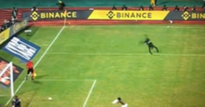 Burkina Faso goalkeeper performs six back flips after winning AFCON penalty shoot-out