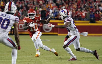 Tyreek Hill dazzling 46-yard punt return sets up Chiefs field goal