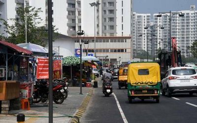 Vendors return to footpaths in Kochi, put pedestrians at risk