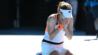 Alizé Cornet conquers Simona Halep in three sets to reach Australian Open quarterfinals
