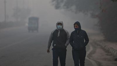 Weather Update: Delhi wakes up to dense fog, isolated rainfall predicted today