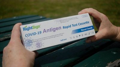 COVID-19 rapid antigen tests are now free for some Australians. Here's how to get one