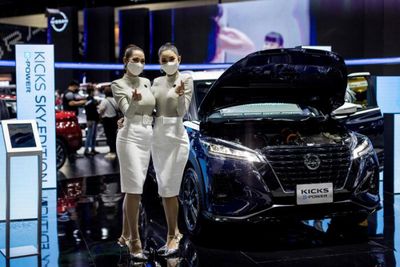Domestic car sales drop 4.2% in 2021, seen higher this year