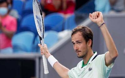 Australian Open 2022 | Medvedev loses temper but wins match to reach quarterfinals; Kanepi ousts Sabalenka
