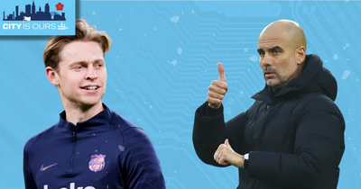 Frenkie de Jong race 'takes a turn' as Manchester United hero labels Man City 'a machine'