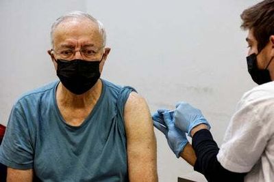 Fourth Covid jab raises resistance to serious illness for over-60s in Israel