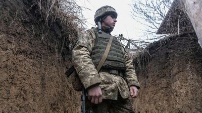 Australians urged to leave Ukraine now due to 'increased risk of armed conflict' with Russia