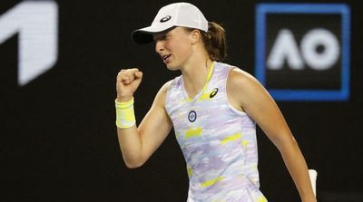 Swiatek Rallies to Reach Maiden Australian Open Quarter-Final