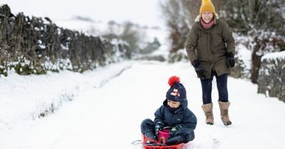 UK snow forecast: Brits to be hit by 3in flurries as Arctic plunge freezes country