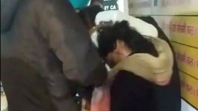Two health workers fight in Bihar hospital, video goes viral
