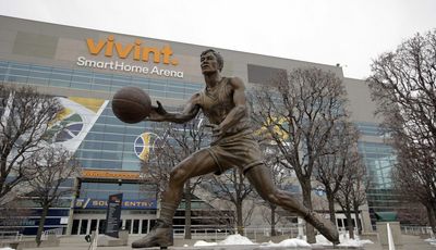 Some cheeky fan put a mask on Utah’s John Stockton statue because he refuses to do it himself