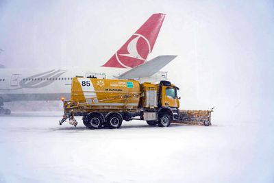 Heavy snowfall in Turkey forces Istanbul Airport to shut