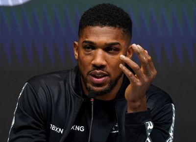 Anthony Joshua denies he has stepped aside for Tyson Fury to face Oleksandr Usyk