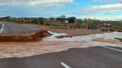 Road to Roxby Downs reopens after rain caused washout on Olympic Dam Highway