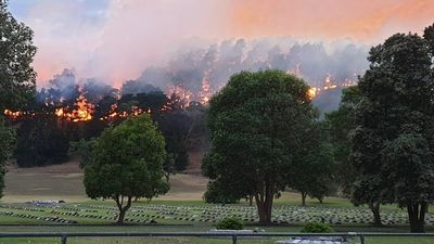 Fire crews continue to fight challenging blaze at Mount Gambier's Crater Lakes