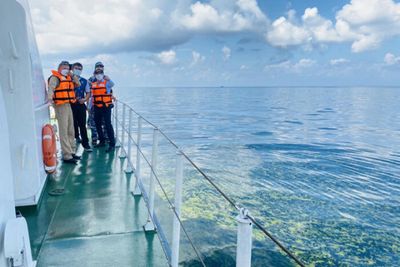 Navy sends ships to clean Chumphon spill