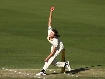 Australia hunt win in rare women's Test