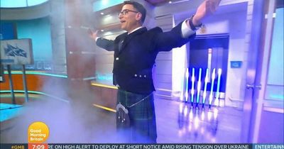 GMB's Richard Arnold surprises fans with Scottish accent, kilt and bagpipes on Burns Night