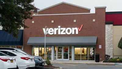 Verizon Stock Dips As 2022 Outlook Topped Estimates