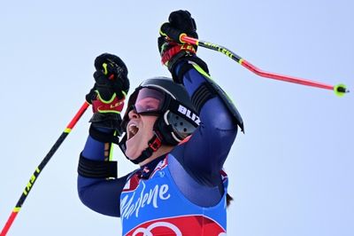Hector stays on track with giant slalom victory