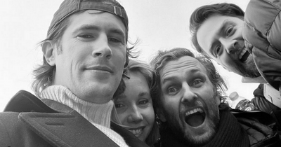 Outlander cast past and present reunite and celebrate with champagne at US convention