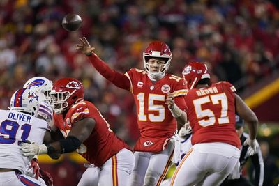 Chiefs QB Patrick Mahomes audibled for Travis Kelce to improvise at end of regulation