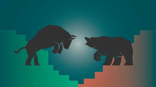 Dow Jones Turns Positive, Nasdaq Lower; Energy Sector Continues To Outperform