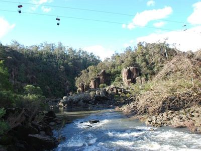 Body of missing swimmer found in Tas gorge