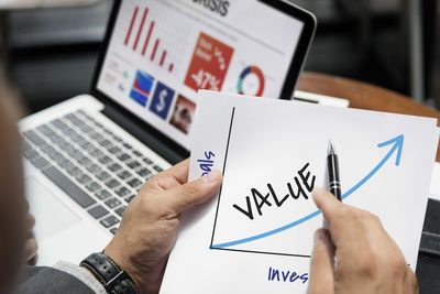 4 Best Value Stocks to Buy in January