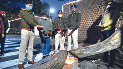 Bhopal shivers@5.5 degrees Celsius as temperature falls to its lowest this year