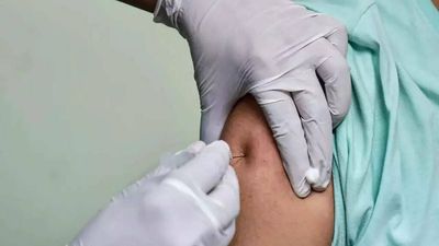 2 lakh people get precaution dose in Telangana in 2 weeks