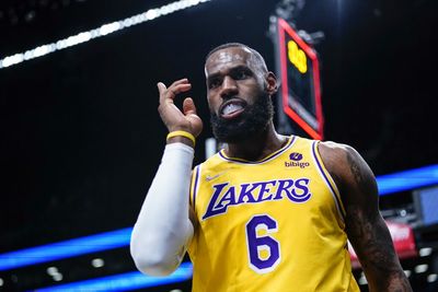 Lakers player grades: LeBron James drops 33 points to beat Nets as Anthony Davis returns