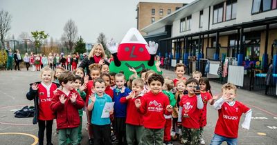 Urdd breaks two world records as people across Wales sing to celebrate the youth organisation's 100th birthday