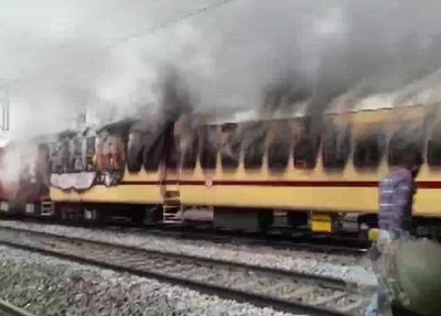 Bihar: Aspirants protesting against alleged discrepancies in Railway Recruitment Board's NTPC exam set train's coach on fire in Gaya