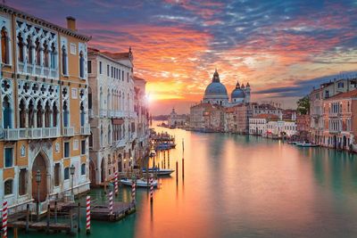 Tourist thrown out of Venice for posing topless on war memorial